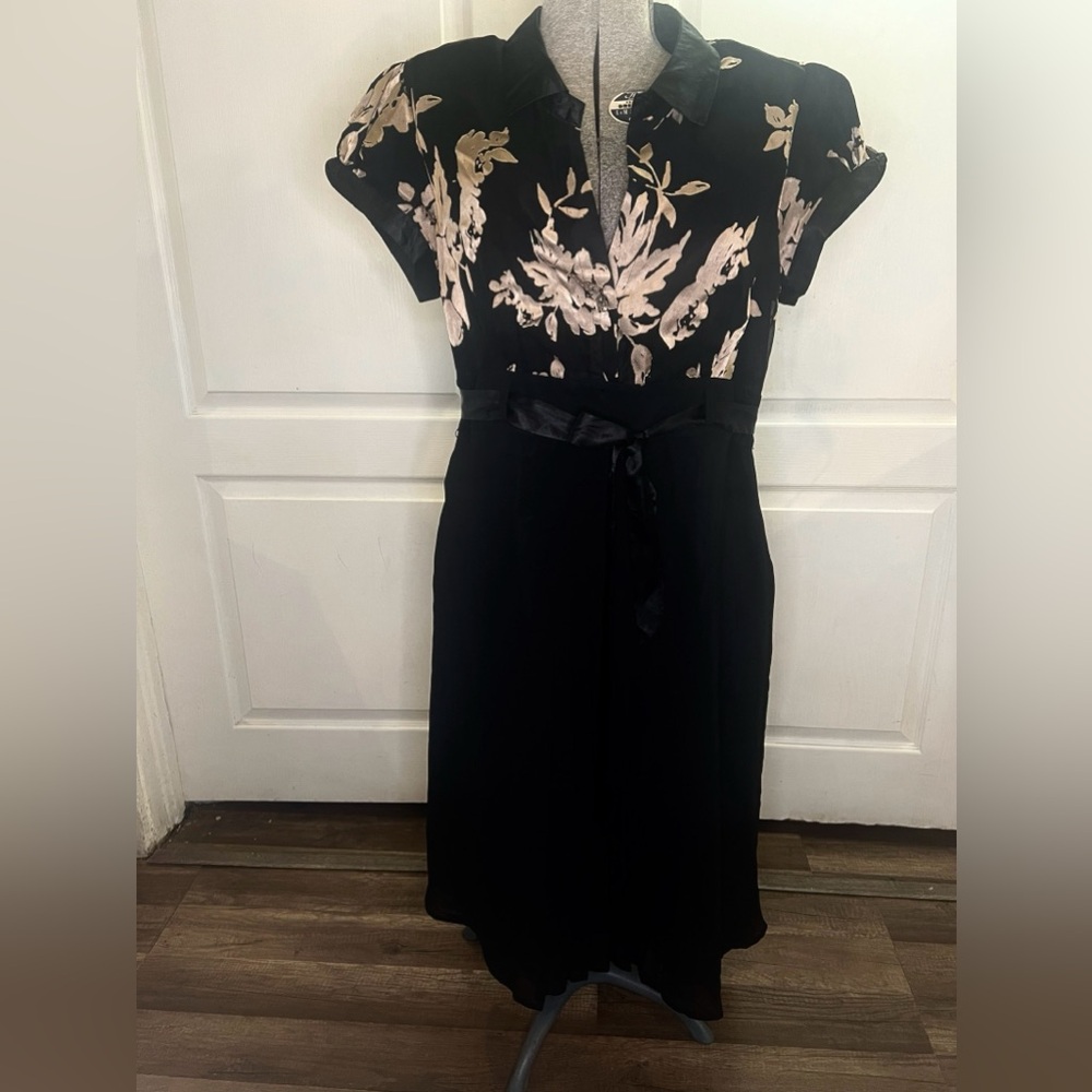 Signature by Robbie Bee Women’s Black and Gold Dress Size 14